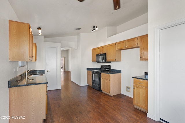 kitchen with vaulted ceiling, sink, dark hardwood / wood-style flooring, ceiling fan, and black appliances