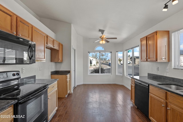 kitchen with plenty of natural light, dark wood-type flooring, ceiling fan, and black appliances