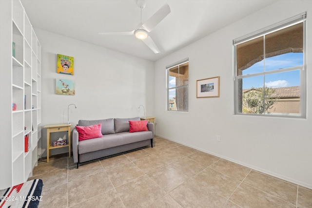 sitting room with ceiling fan