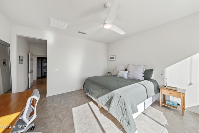 bedroom with ceiling fan