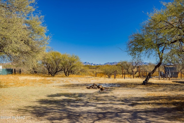 view of yard featuring a rural view