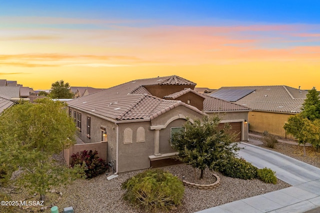 view of front of property featuring a garage