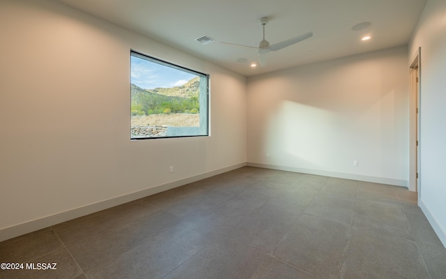 empty room featuring ceiling fan