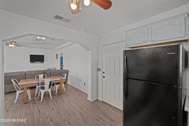 dining room with light wood-type flooring and ceiling fan