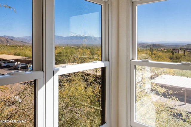 room details featuring a mountain view