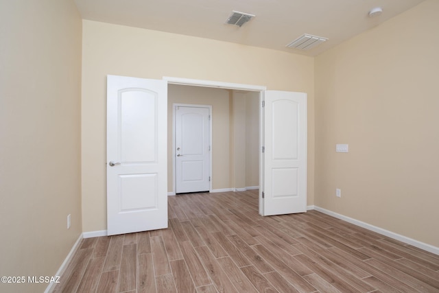 unfurnished room featuring light hardwood / wood-style flooring