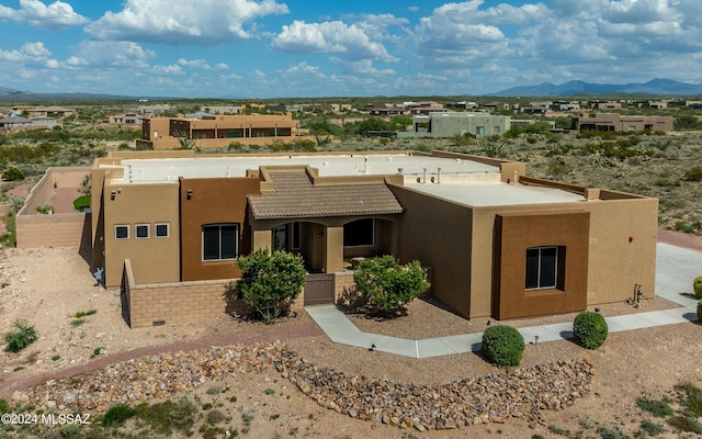 view of front of property featuring a mountain view