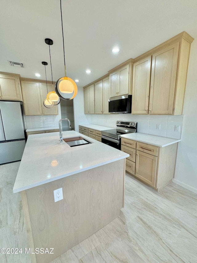 kitchen featuring appliances with stainless steel finishes, a kitchen island with sink, sink, light brown cabinets, and pendant lighting