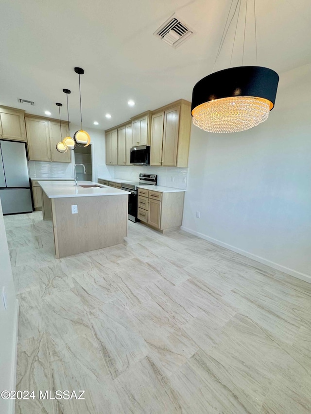 kitchen with light brown cabinetry, backsplash, stainless steel appliances, decorative light fixtures, and an island with sink