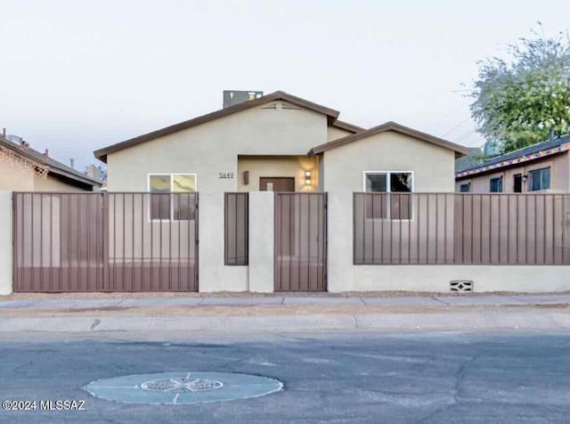 view of front of property