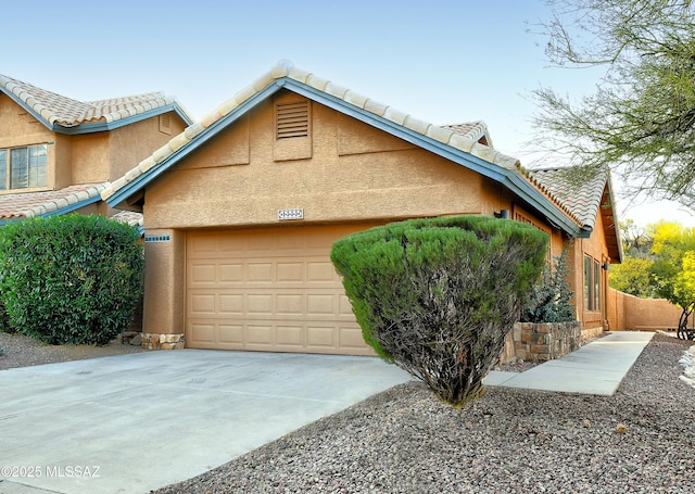 view of front facade featuring a garage