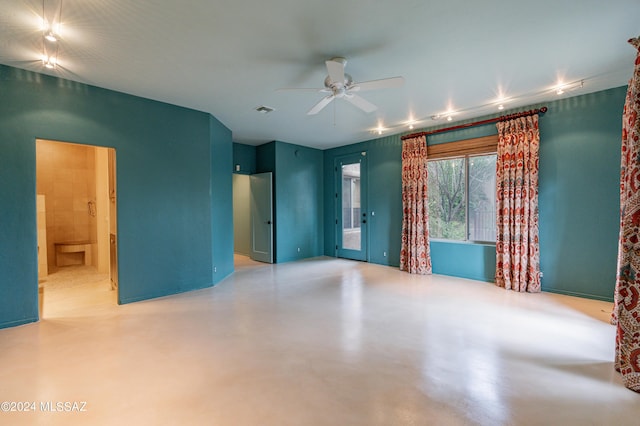 empty room featuring ceiling fan and concrete floors