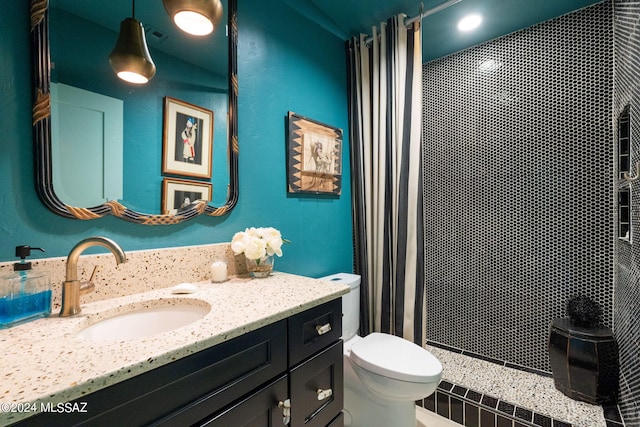 bathroom with a shower with curtain, vanity, and toilet