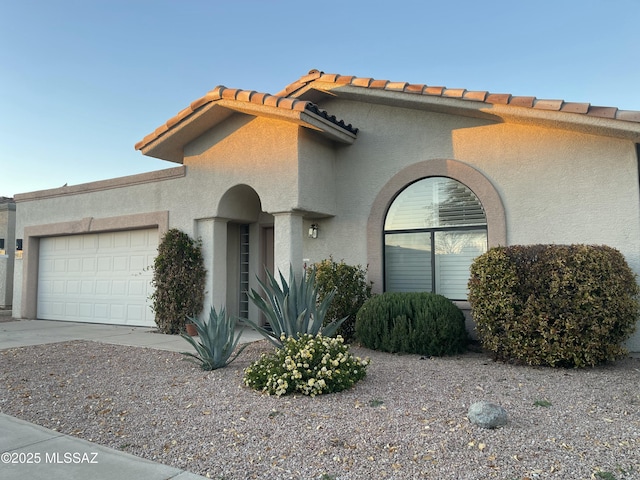 view of front of house featuring a garage