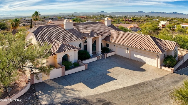 bird's eye view featuring a mountain view