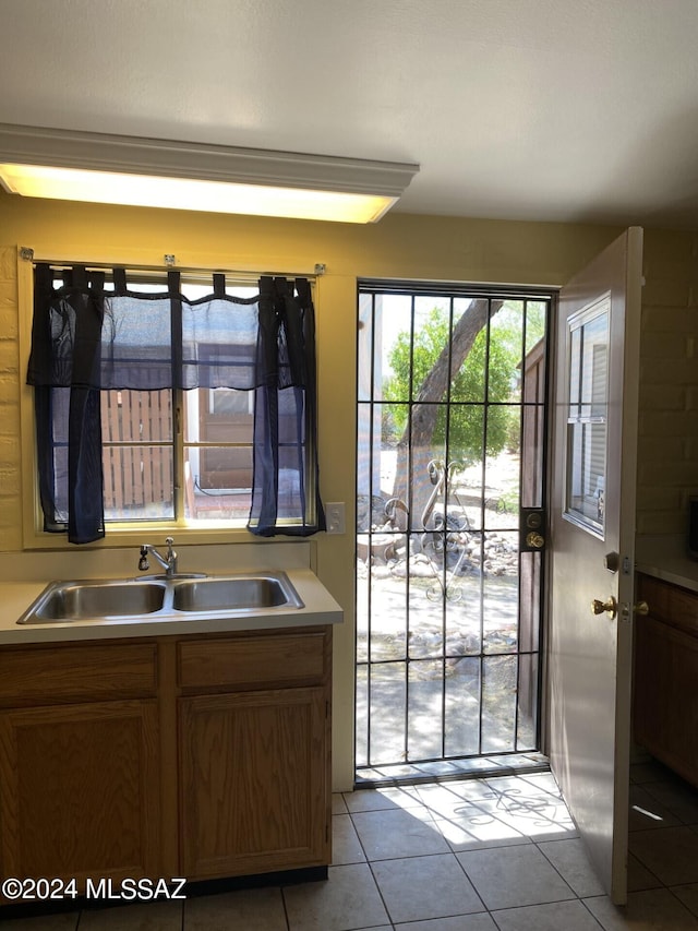 entryway with sink and light tile patterned floors