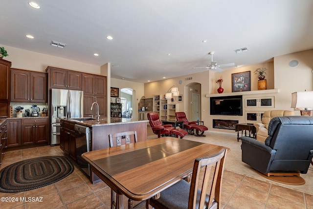 dining area with visible vents, arched walkways, ceiling fan, and recessed lighting