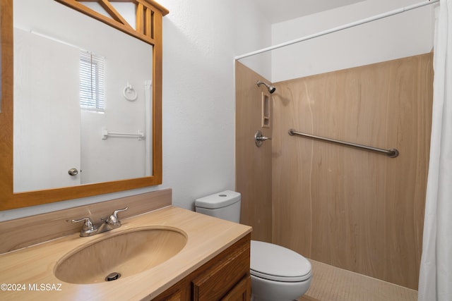 bathroom with a shower with curtain, vanity, and toilet