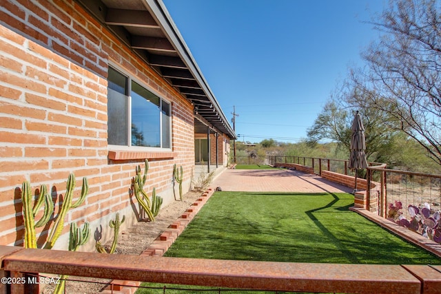 view of yard featuring a patio