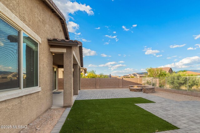 view of yard featuring a patio