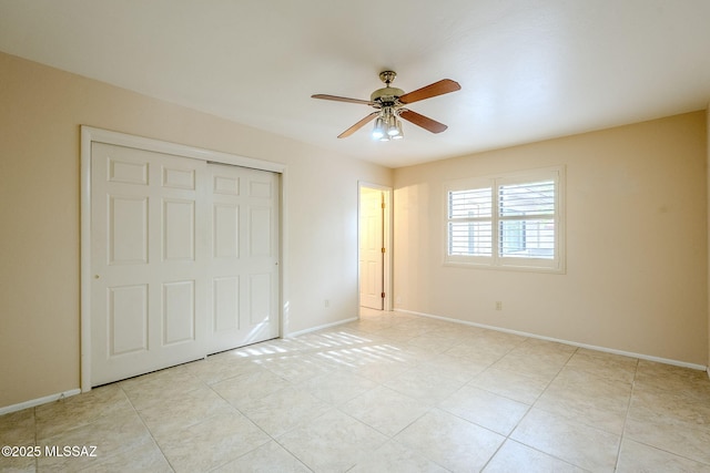 unfurnished bedroom featuring ceiling fan and a closet