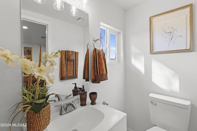 bathroom featuring toilet and sink