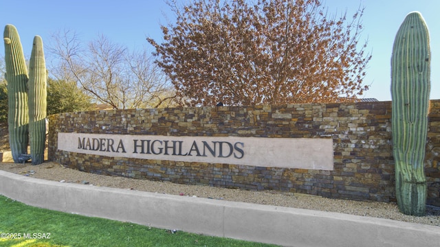 view of community / neighborhood sign