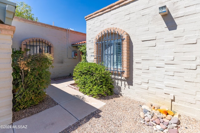 entrance to property featuring a patio