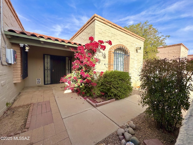 property entrance featuring a patio area