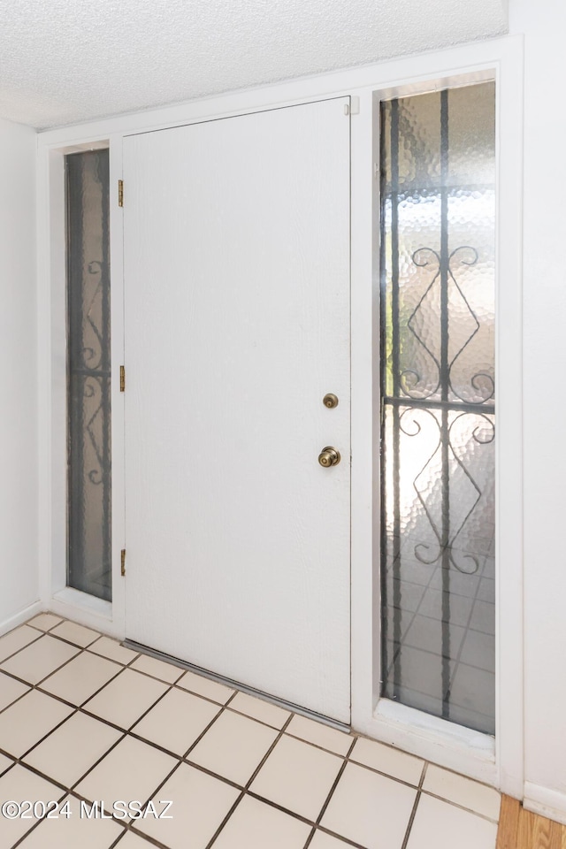 foyer entrance featuring a textured ceiling