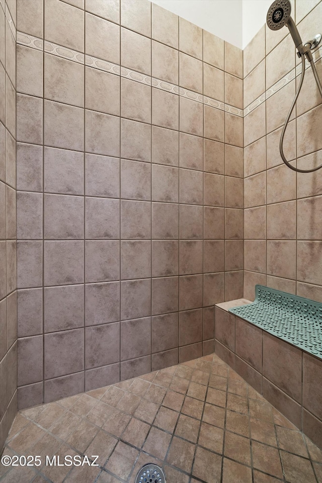 bathroom featuring a tile shower