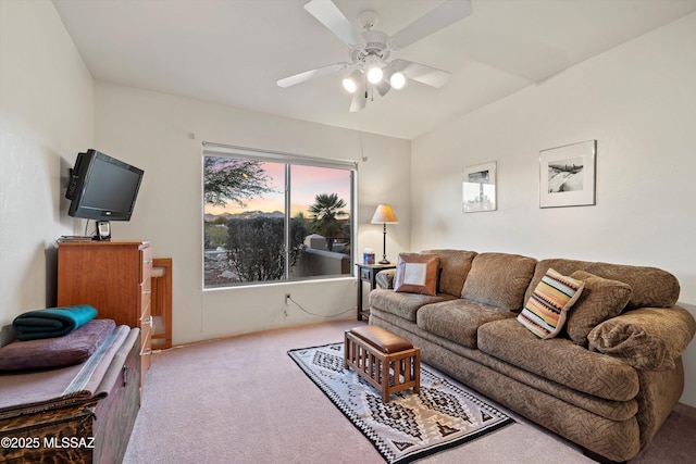 carpeted living room featuring ceiling fan