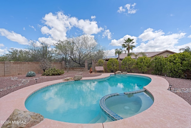 view of pool featuring an in ground hot tub