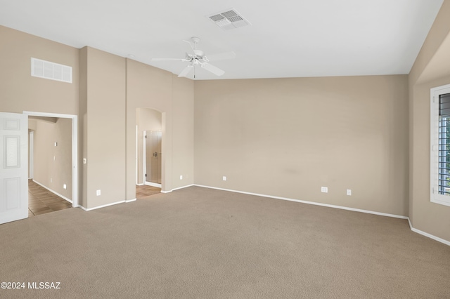 carpeted empty room featuring ceiling fan