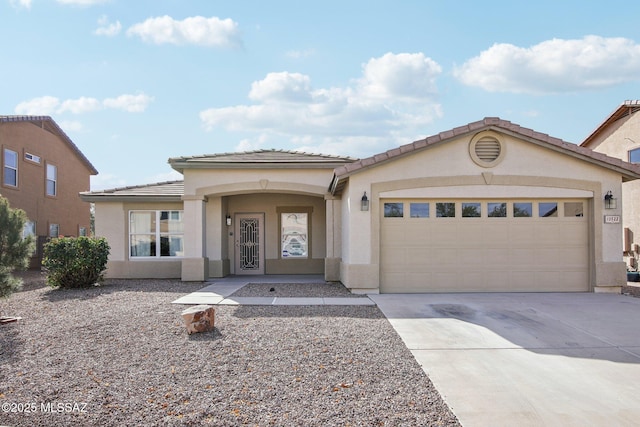 view of front facade featuring a garage