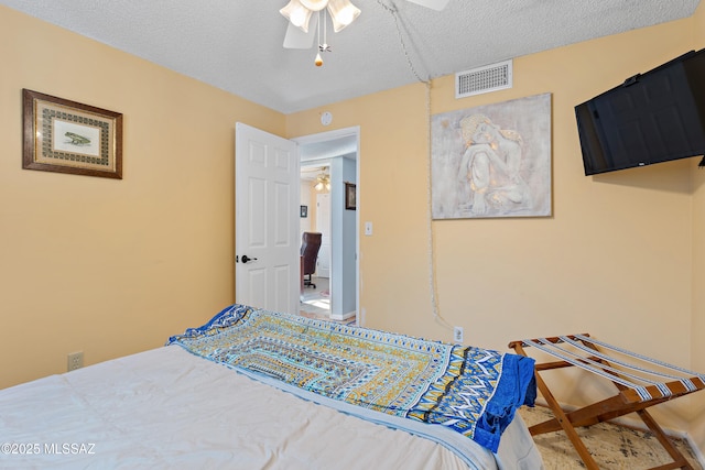 bedroom featuring ceiling fan and a textured ceiling