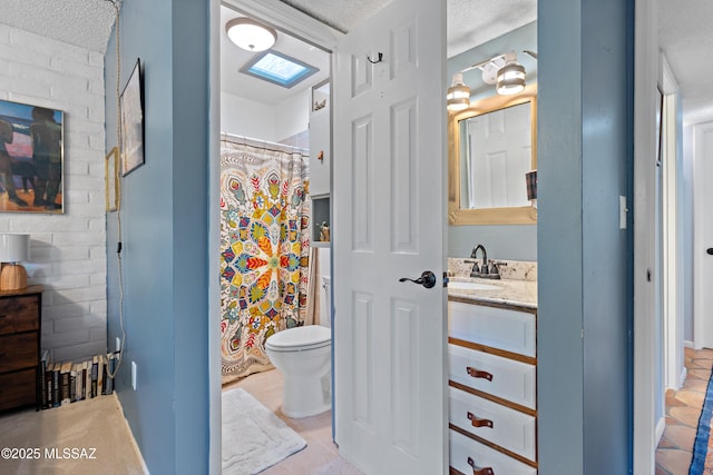 bathroom with vanity, a shower with shower curtain, a textured ceiling, and toilet