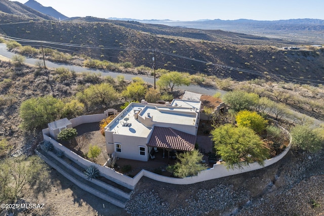 birds eye view of property featuring a mountain view