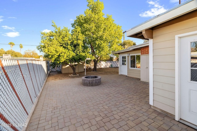 view of patio featuring an outdoor fire pit