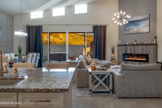 living room with sink and a notable chandelier