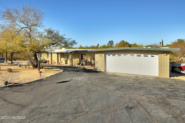 view of front facade featuring a garage