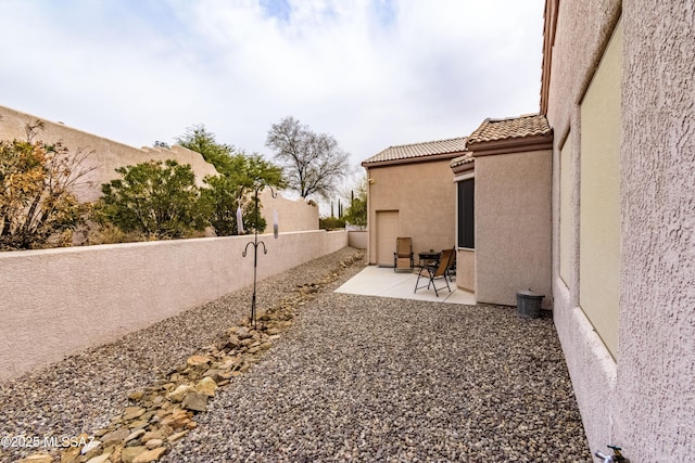 view of yard with a patio area