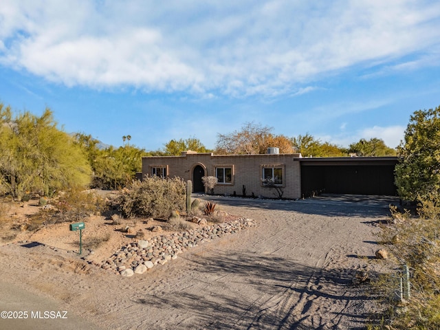 view of front facade with a carport