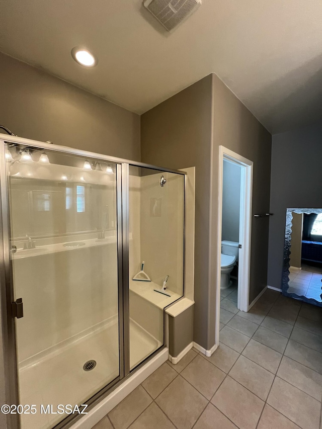 full bathroom featuring baseboards, visible vents, tile patterned flooring, a shower stall, and toilet