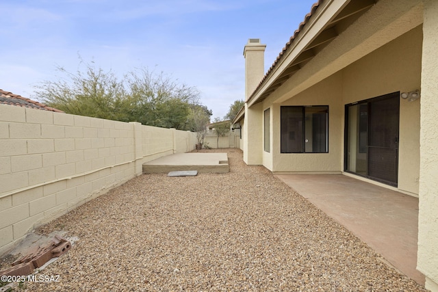 view of yard featuring a patio