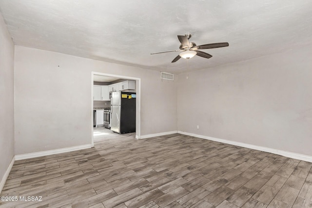 empty room featuring ceiling fan