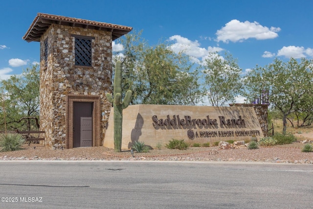 view of community / neighborhood sign