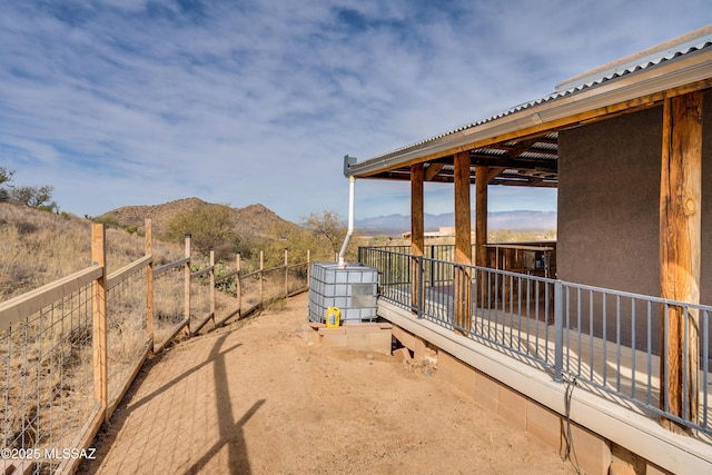 view of yard with a mountain view