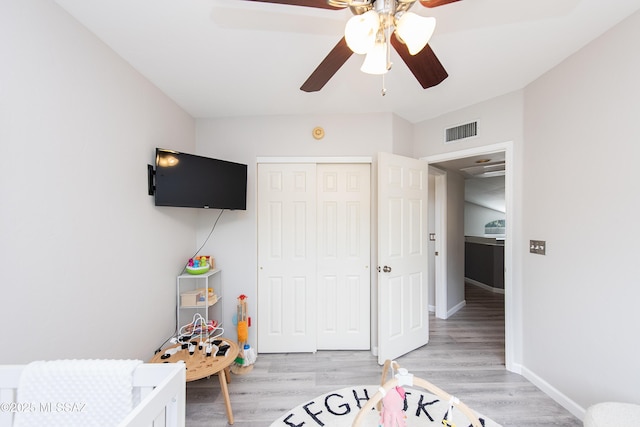 unfurnished bedroom with ceiling fan, light hardwood / wood-style flooring, and a closet