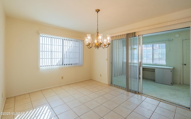 tiled empty room featuring a notable chandelier